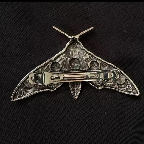 Gothic Silver Moth Hair Pin - Picture 8 of 10